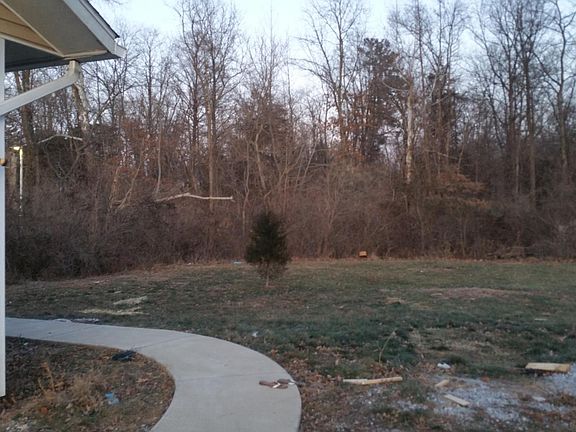 Side walkway to backyard