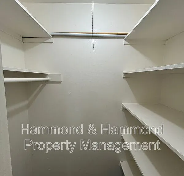 911 Ventura Ave #3 — Photo 9
