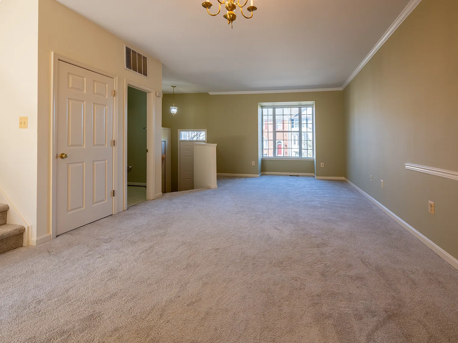 3 bed, 2080 sqft, $2,900 — Photo 3