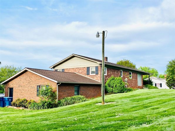 1515 Fairway Acres Rd, Lenoir, NC 28645