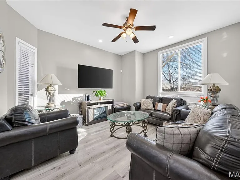 28 Columbus Square Dr — Photo 10