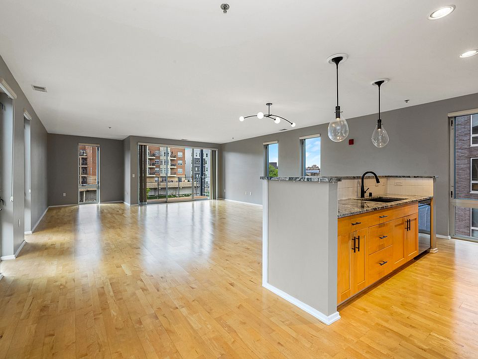 Stunning End Unit