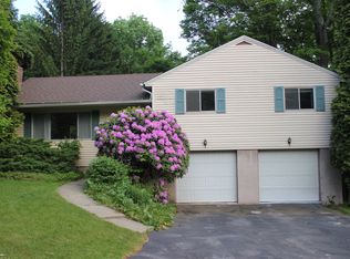 112 Hilltop Rd, Waverly, PA 18471