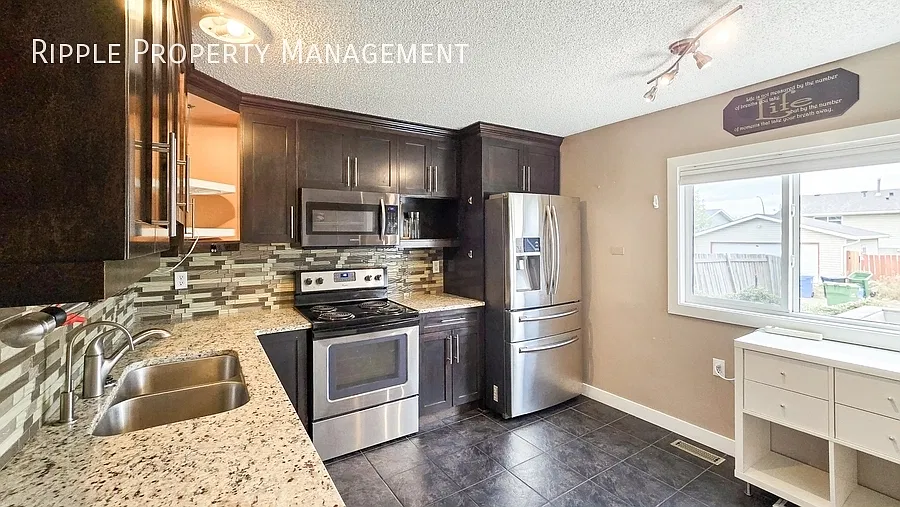 Modern 3 Beds, 2.5 Baths Single- Family | No Pets Allowed — Photo 2