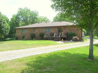 55 N Navajo Ln, Creal Springs, IL 62922