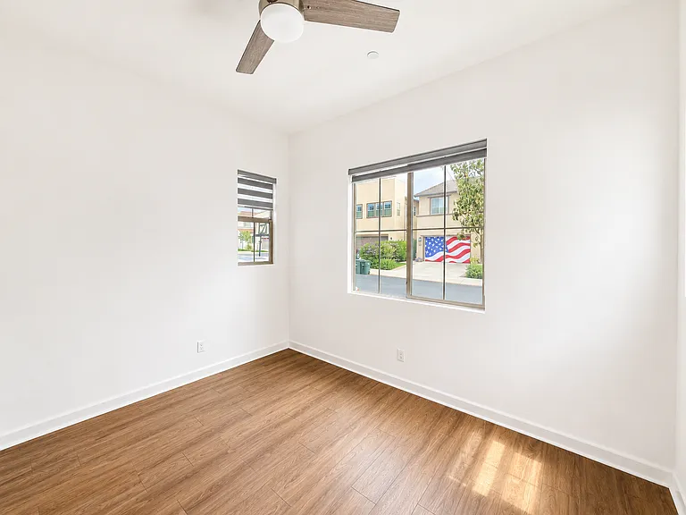 586 Gateway Ln #2 — Photo 4