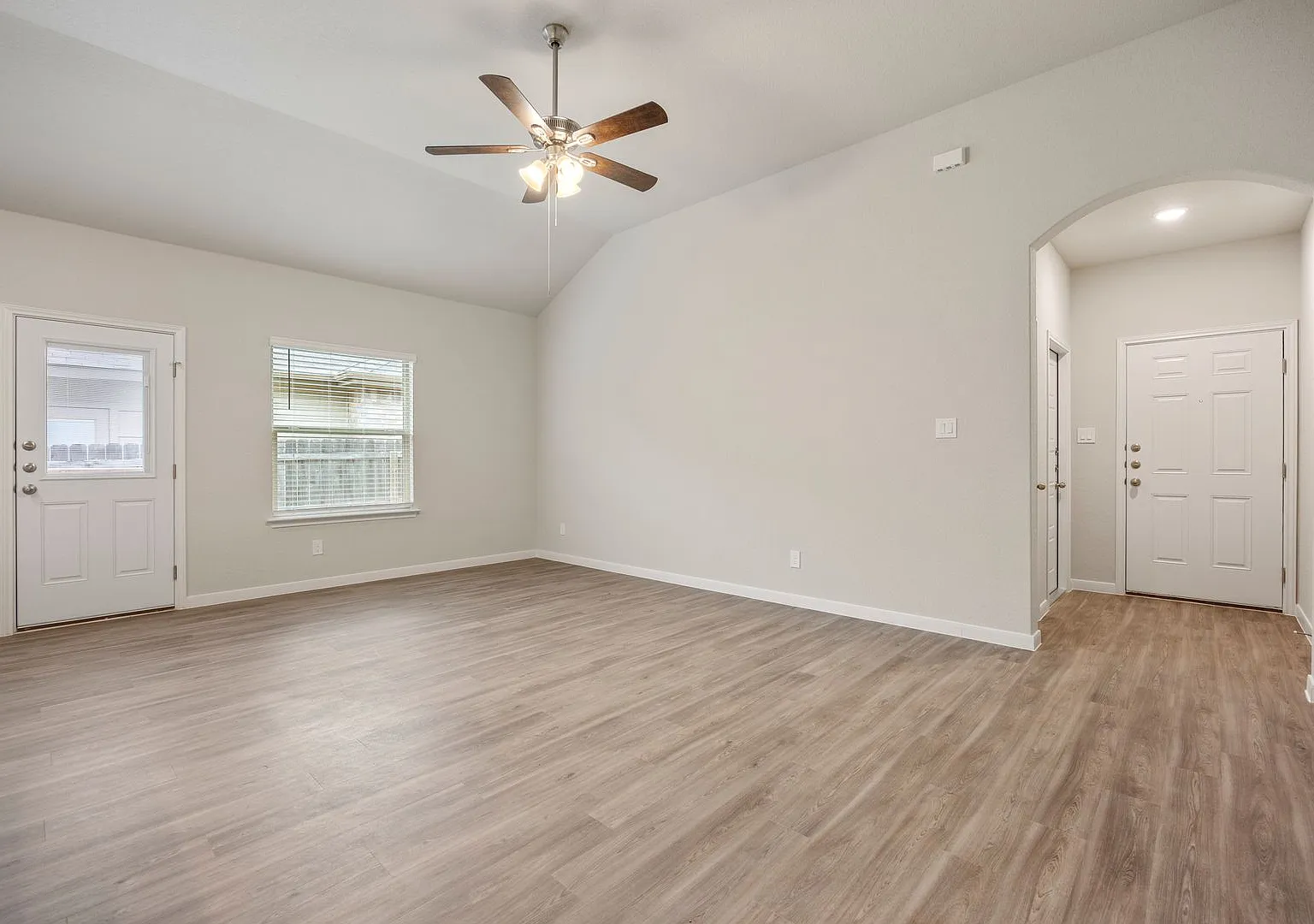 2 Weeks Free! Beautiful 3-Bedroom Home with Open Floor Plan & Private Backyard in New Braunfels — Photo 2
