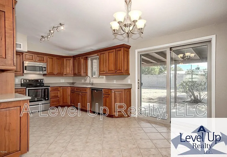 7532 N Rasmussen Ave — Photo 3