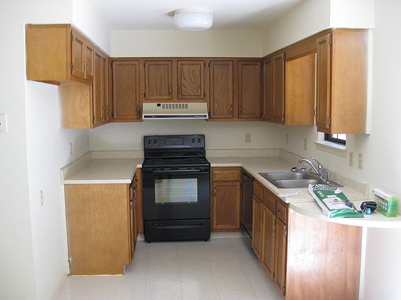 4th image of 202 Magnolia St