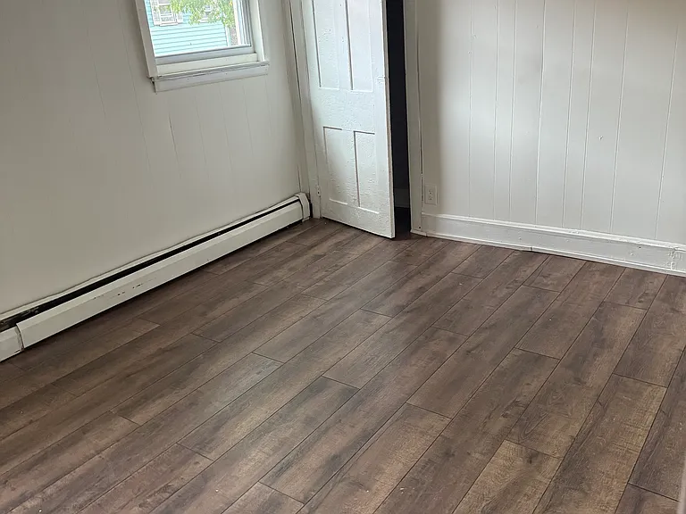 212 Perry St — Photo 14