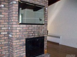 5 Leeds Dr, Port Washington, NY 11050