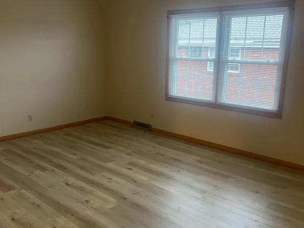 1318 Stevenson Rd, Masury, OH