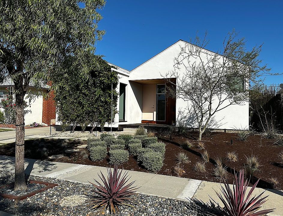 2nd image of 914 Patronella Ave