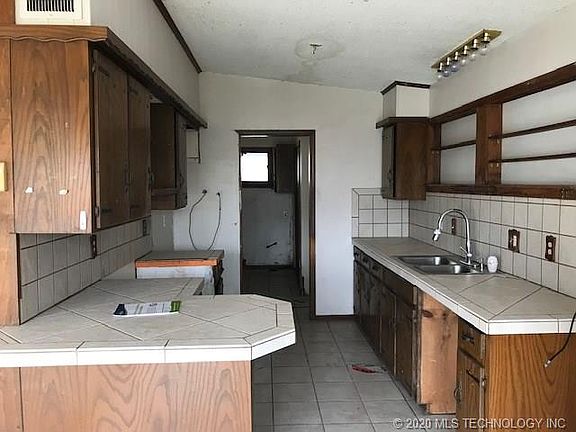5th image of 33155 E 696th Dr