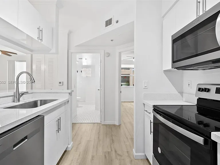 17145 N Bay Rd #4303 — Photo 10