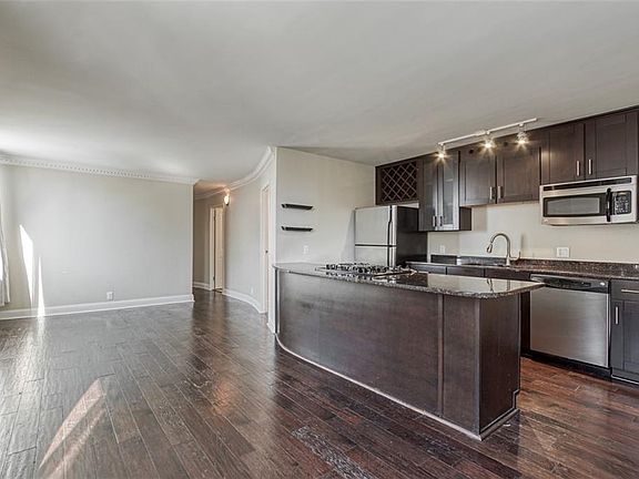 4th image of 700 E 8th St #11e & 11f