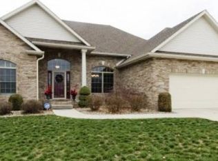 335 Aspen Dr, Chatham, IL 62629
