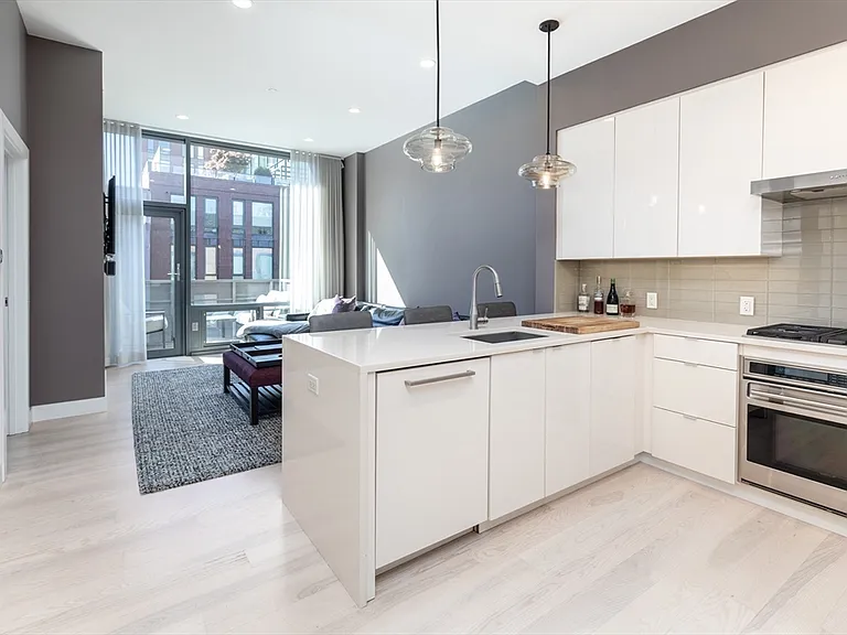 32 Traveler St #Penthouse 8 — Photo 13
