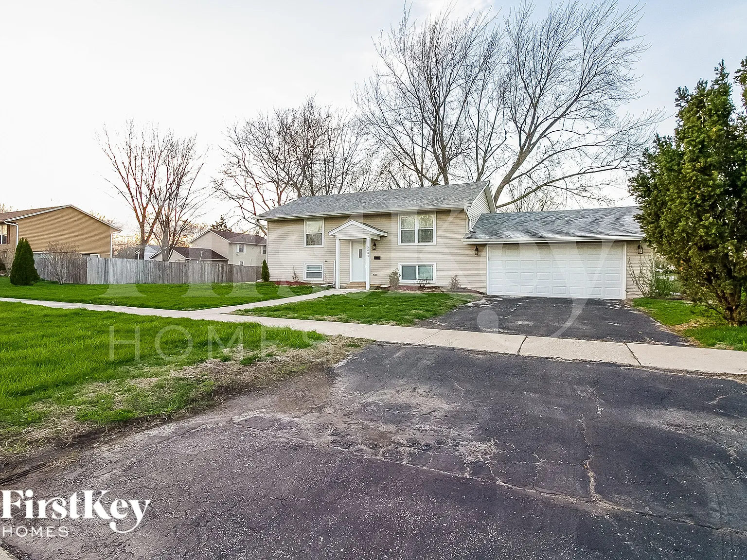 4 bed, 2.0 bath, 1900 sqft, $3,000 — Photo 2