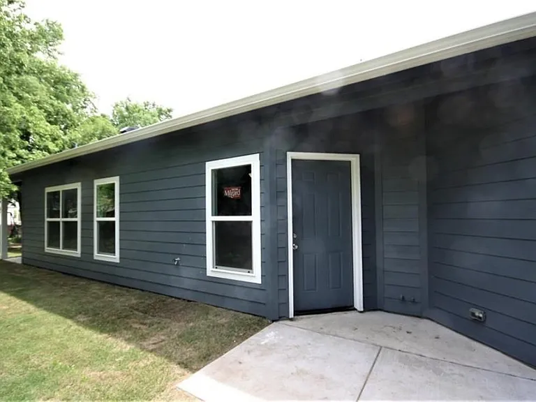 614 Railroad Ave #100 — Photo 2