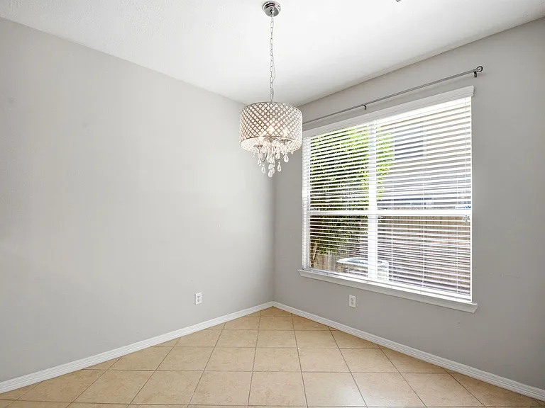 930 Sterling Creek Cir — Photo 18