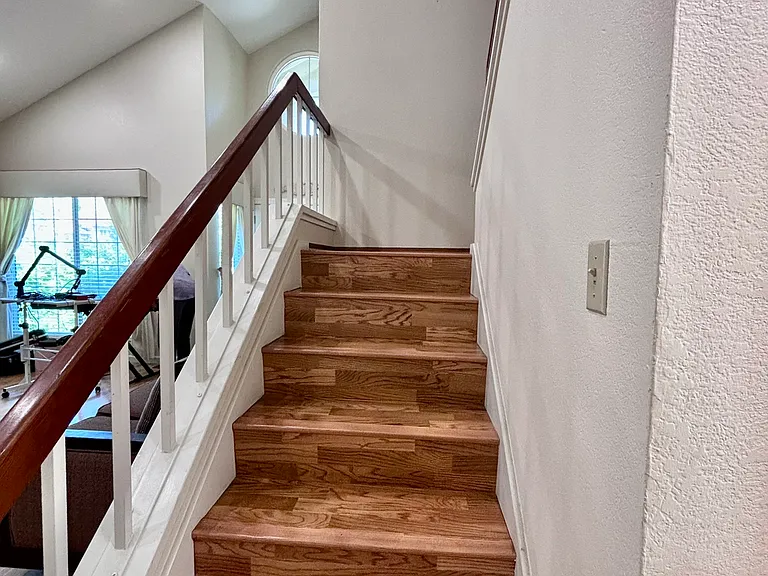 1084 Sunrise Dr — Photo 14