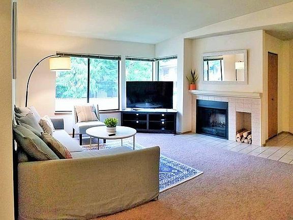 2nd image of 1266 Bellevue Way NE APT 6