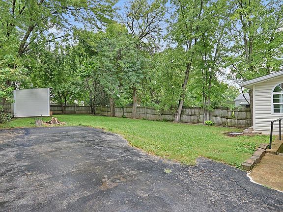 4th image of 9529 Tennyson Ave