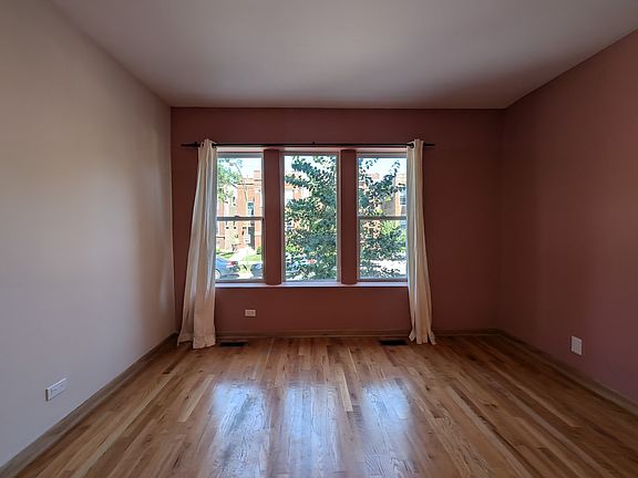 2nd image of 2611 W Argyle St #1