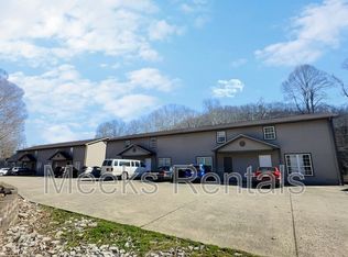 112 Botley Ln, Hurricane, WV 25526