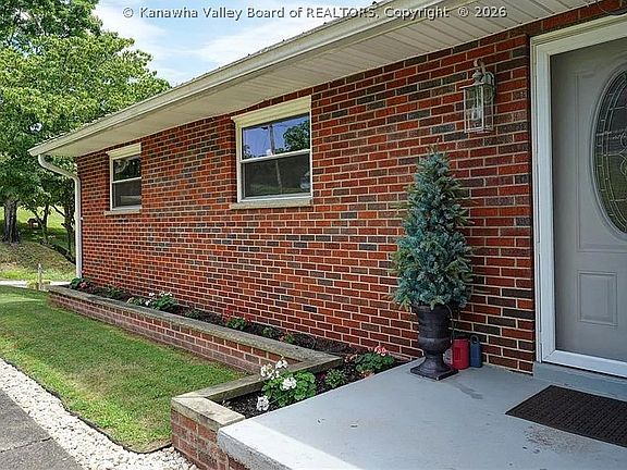 2nd image of 1100 Ledge Hill Dr