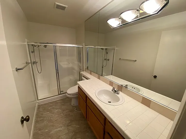 13141 Riverside Dr. — Photo 7