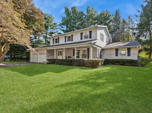 13935 Lakewood Dr, Three Oaks, MI 49128