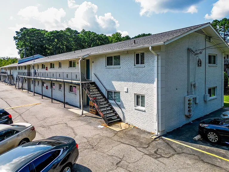 Monarch Apartments — Photo 59