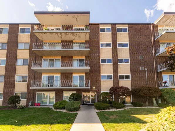 2900 Maple Ave APT 13D, Downers Grove, IL 60515