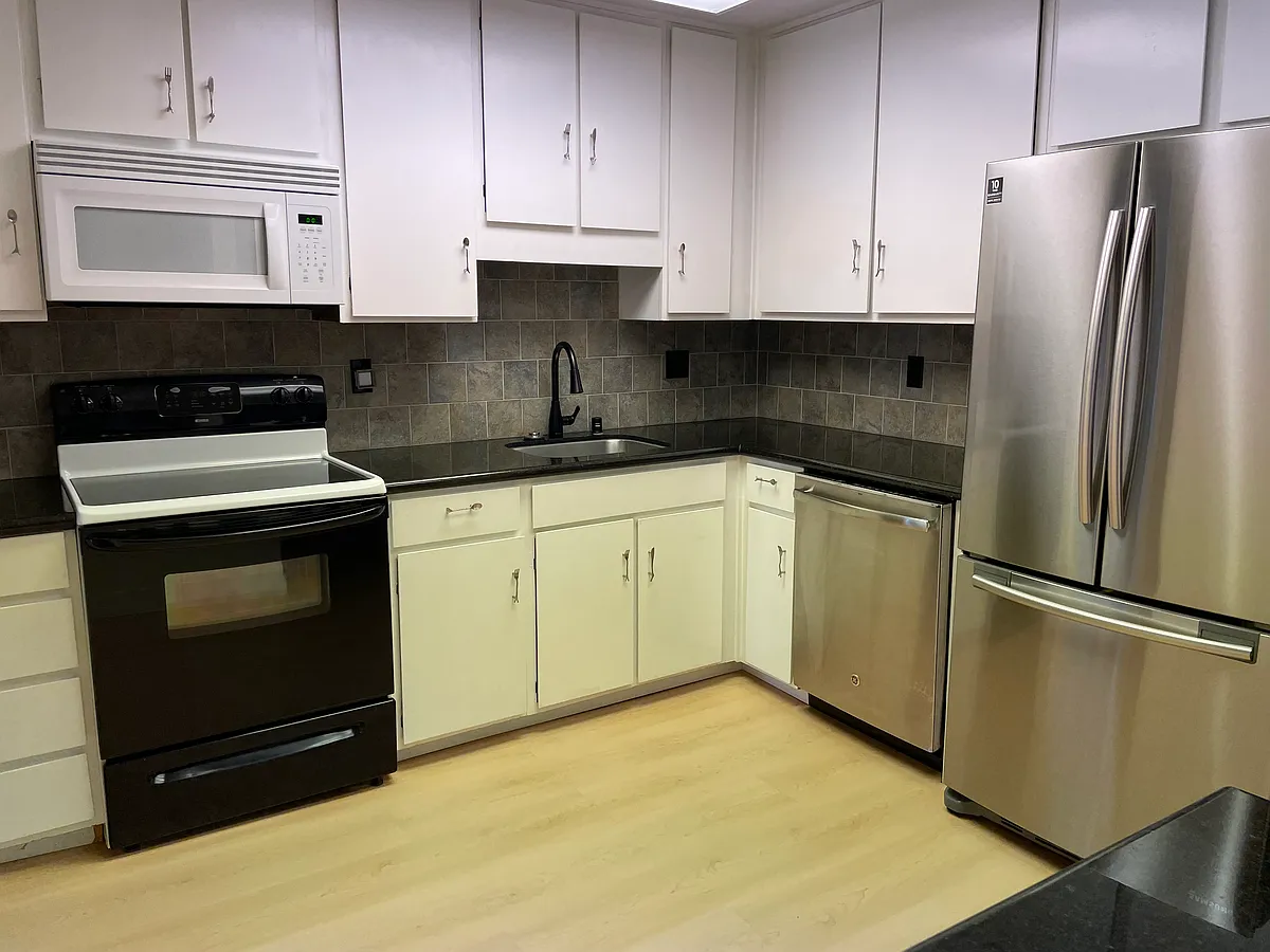 Building Photo - 49 Showers Dr #J218