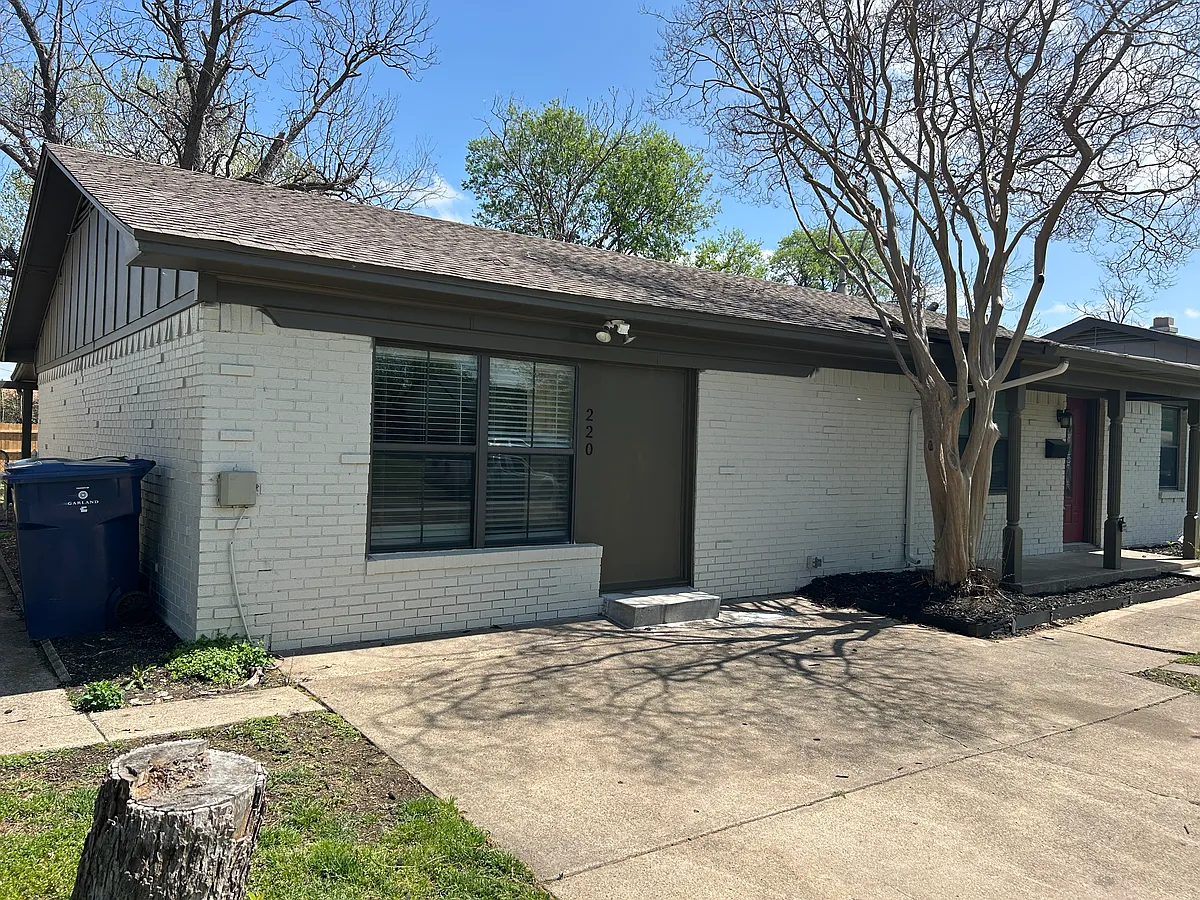 Building Photo - 220 N Bernice Dr