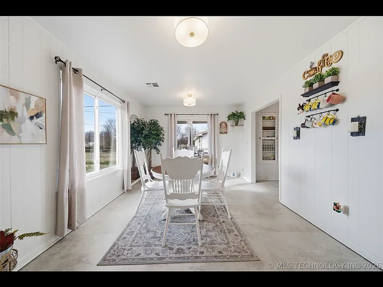 318 E Maple St — Photo 28