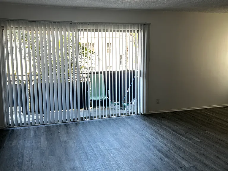1936 Whitley Ave #201 — Photo 10