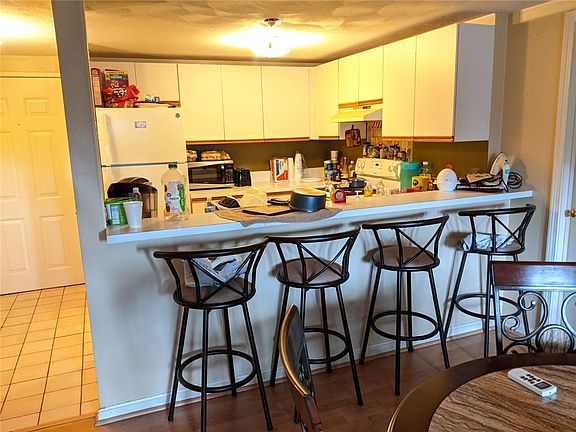 4th image of 200 Woodlawn Ave APT 210