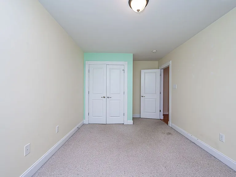 520 S Laurel St — Photo 14