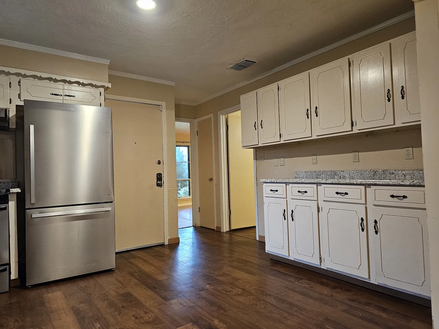3 bed, 1709 sqft, $2,200 — Photo 4