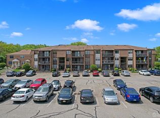 318 Sharon Garden Ct, Woodbridge, NJ