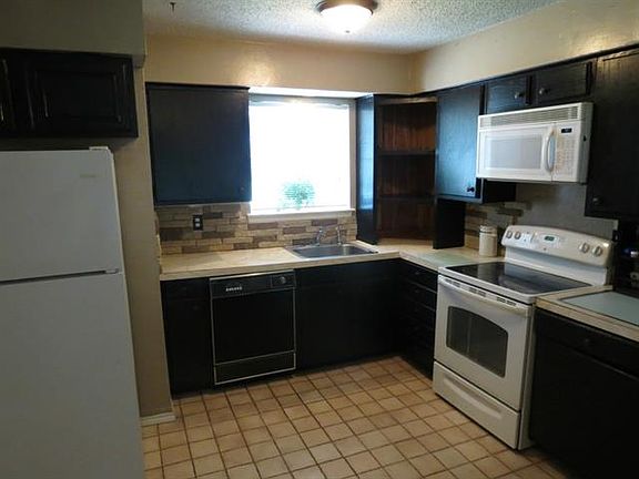 3rd image of 1835 Whitecliff Dr