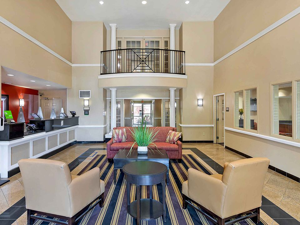 Lobby and Guest Check-in
