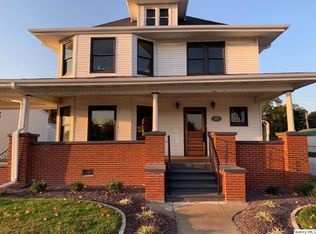 206 W Main St, Mt Sterling, IL 62353