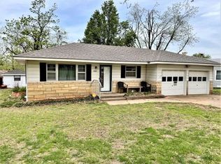 1800 Monument Rd, Ponca City, OK 74604