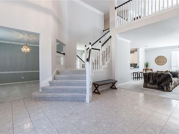 3rd image of 219 Sleepy Hollow Ln