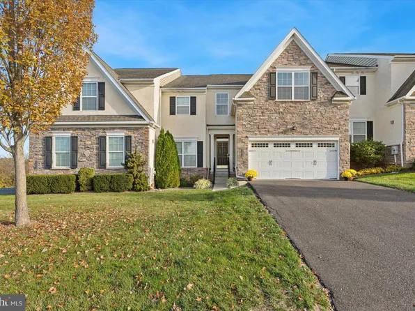 2045 Pleasant Valley Dr, Lansdale, PA 19446