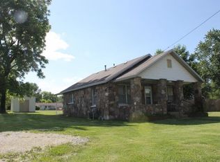 303 S Center St, Mountain Grove, MO 65711